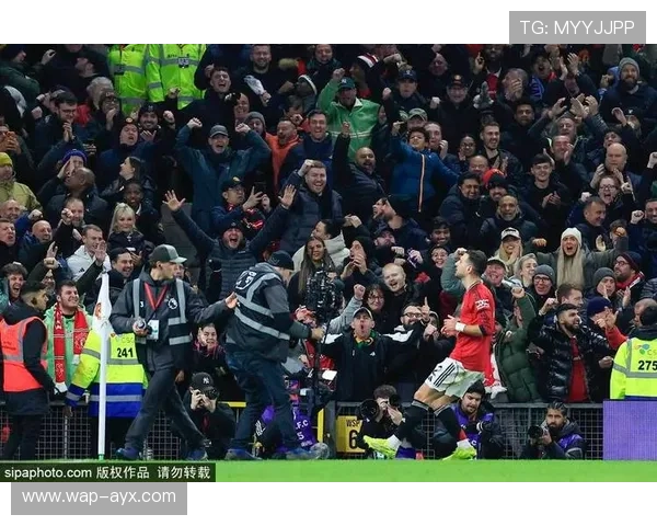 荷兰后卫德里赫特伤愈复出，曼联后防迎利好