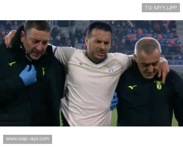 拉齐奥老将佩德罗因伤下场泪洒赛场，初步检查排除腓骨骨折可能